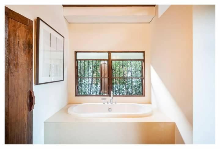 Pak Ram Hotel Mae Rim Bagian luar foto